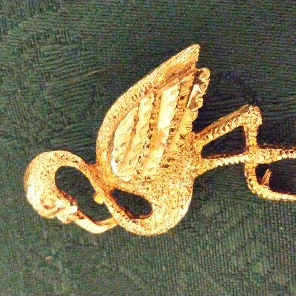 GOLD TONE FLAMINGO PIN - Picture 3 of 4